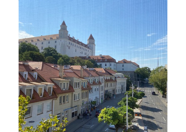 Prenájom 3 izbový byt Zámocká ulica Bratislava Staré Mesto s výhľadom na hrad