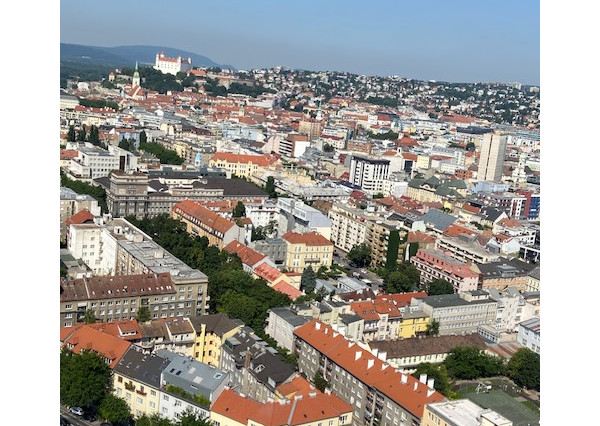 Prenájom 2 izbový byt SKYPARK s parkovaním
