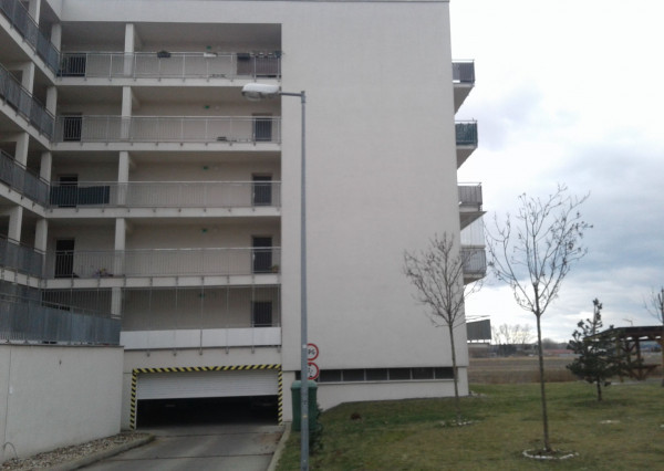 Garážové státie Záhorská Bystrica