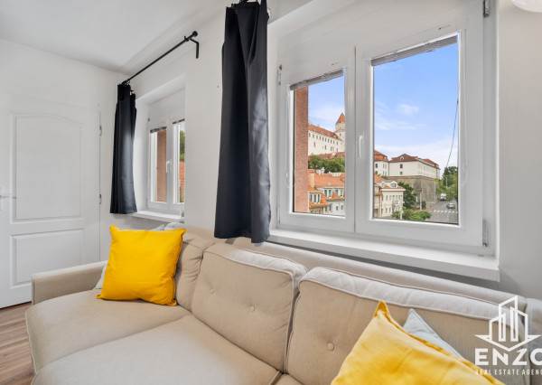 Exkluzívne na predaj 3 izbový byt s balkónom Zámocká ulica Bratislava