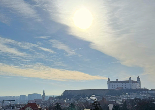 PRENÁJOM︱veľkometrážny, zrekonštruovaný 3-izbový byt, s jedinečným výhľadom a výnimočnej lokalite