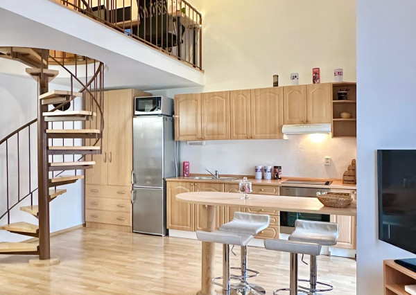 PRENÁJOM︱autentický a priestranný mezonet, BA - Dlhé diely