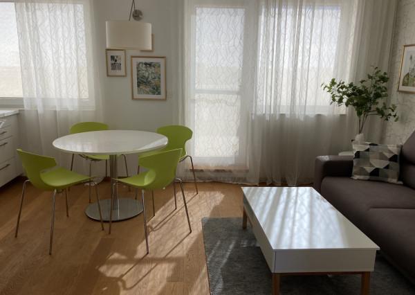 Prenájom menšieho 3 izbového bytu s terasou, Banšelova ulica