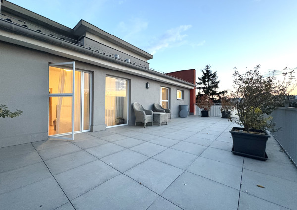 Prenájom 2-izb. veľkého bytu s veľkou terasou a garážou